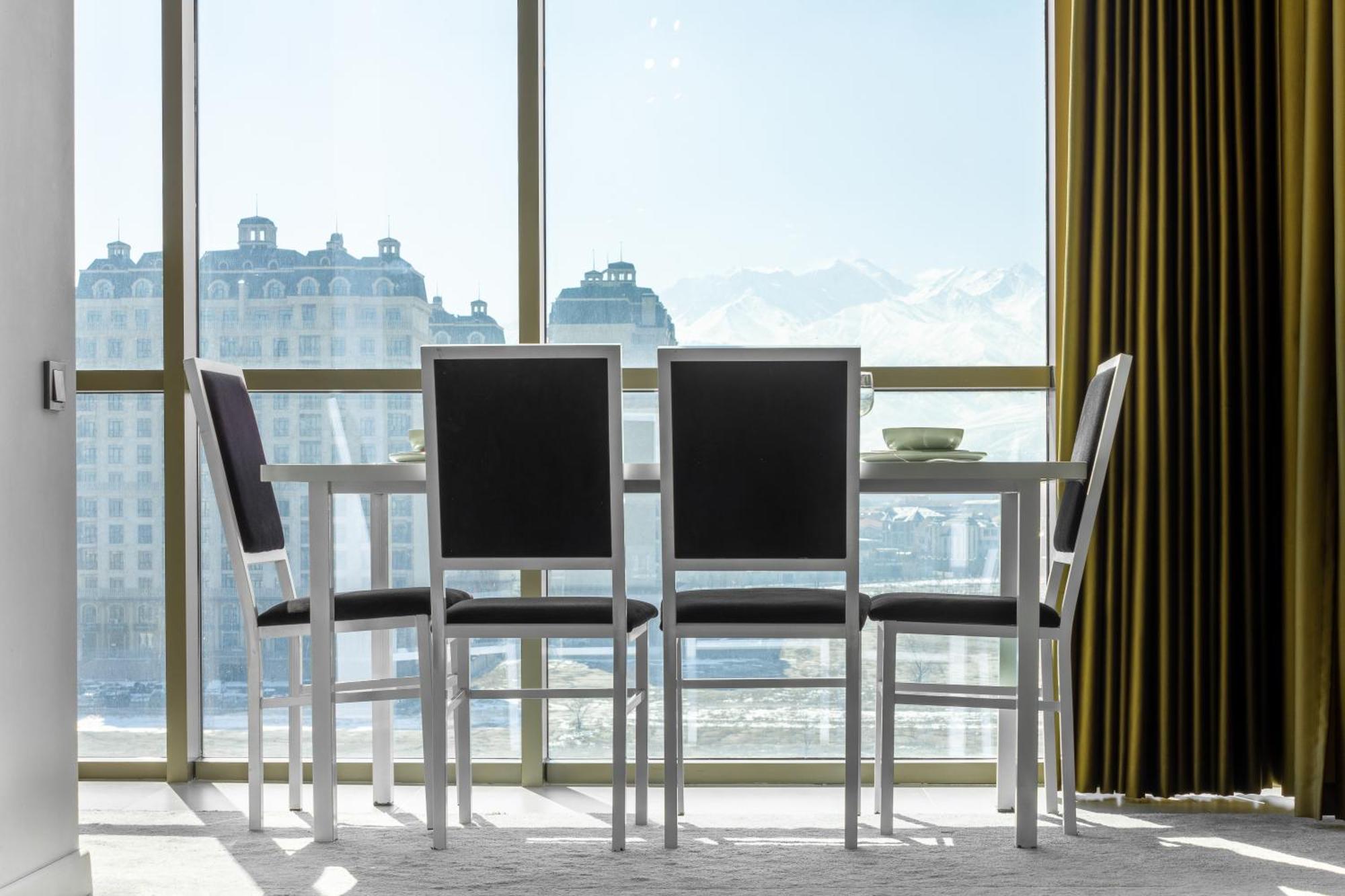 9Th And 6Th Floor Stylish Apartments With Mountainvista Bisjkek Eksteriør bilde