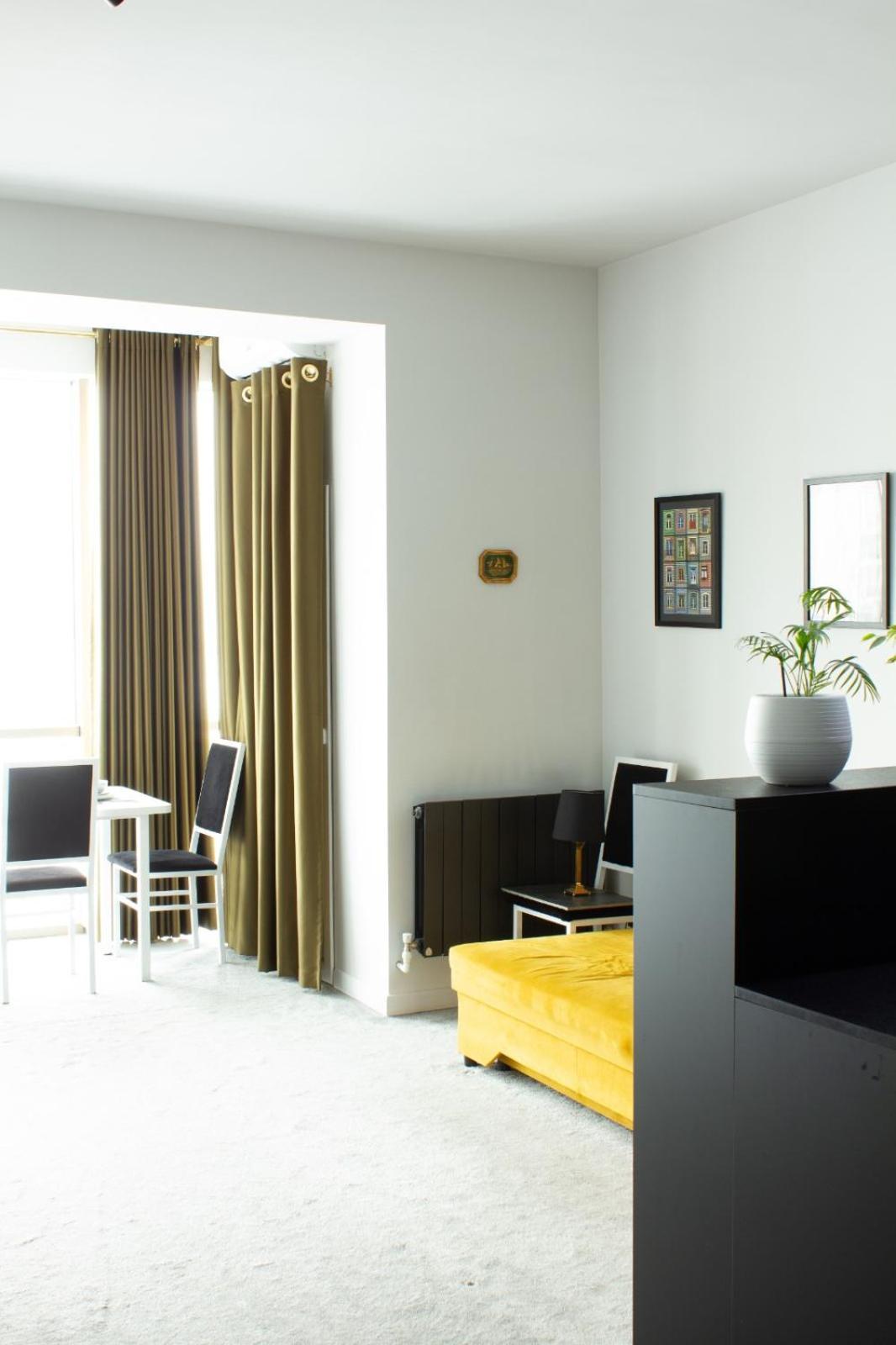 9Th And 6Th Floor Stylish Apartments With Mountainvista Bisjkek Eksteriør bilde